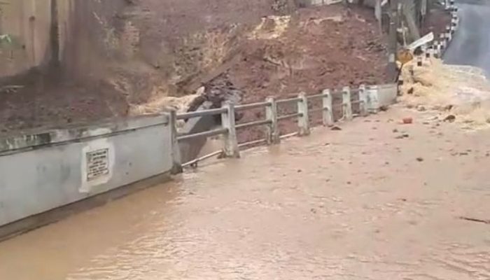 Tembok Terkikis Sungai, Ruko di Sukasari Nyaris Roboh