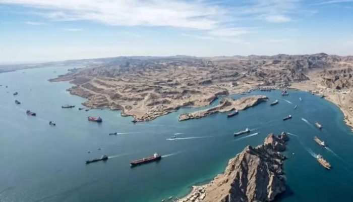 Kapal Perang AS Disamarkan Jadi Kapal Oman untuk Masuk Selat Hormuz, Dikunci Rudal Iran dan Diusir