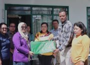 Tim Pembina Posyandu Dairi Bantu Sarana ke Pustu Sidiangkat