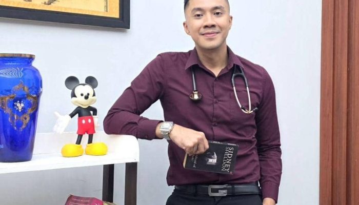 Profil dan Biodata Dr. Gia Pratama, Kariernya yang Menginspirasi