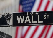 Wall Street Berfluktuasi, Investor Pantau Perdamaian AS-Iran