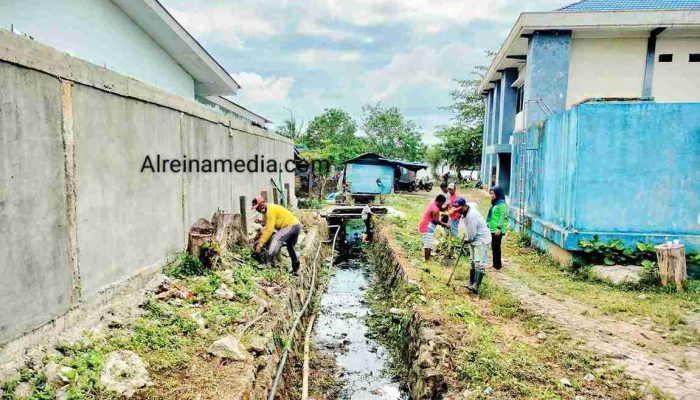 Problematika Pembersihan Parit di Kp Kuala Lumpur Bikin Gerah