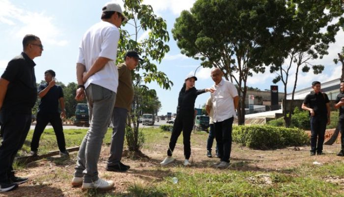 Pantau Langsung Proyek Jalan dan Drainase, Li Claudia Pastikan Pengerjaan Berjalan Optimal