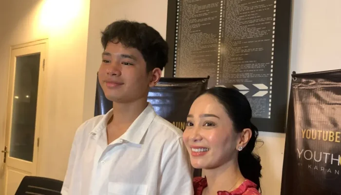 Anak Buat YouTube Bahas Politik, Bunga Zainal Dukung