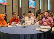 Bupati Karimun Iskandarsyah bersama Gubernur Kepri dan Politisi PKS di acara Akademik Lokarkarya PKS