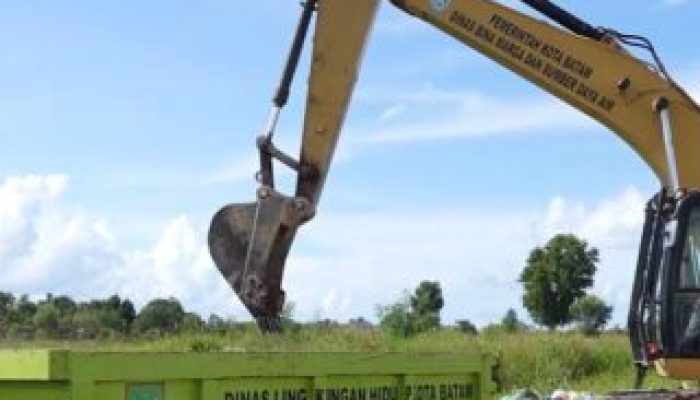 Amsakar-Li Claudia Pimpin Aksi Bersih Sampah saat Peringatan Hari Lingkungan Hidup Sedunia