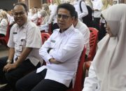 Bupati Karimun Ing Iskandar melihat antusias ASN mengikuti pemeriksaan gratis di Nilam Sari