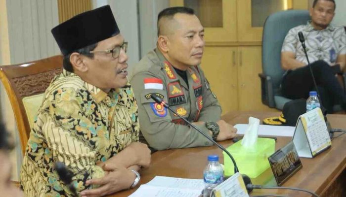Ketua DPRD Kota Batam Terima Aksi Unjukrasa Mahasiswa UNRIKA, Siap Tindak Lanjuti Aspirasi Soal Air Bersih, Sampah, dan Tata Kelola Lahan
