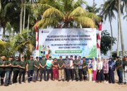 PT Timah Tanam Pohon dan Bersihkan Pantai Asmara Dewi, Wujudkan Pesisir Lestari di Kundur Barat