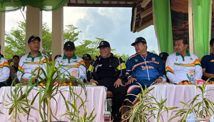 Atlet Bintan Tampil Semangat Defile Kontingen di Coastal Area