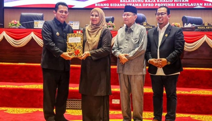 DPRD dan Pemprov Kepri Sahkan Perda Pertanggungjawaban APBD 2025
