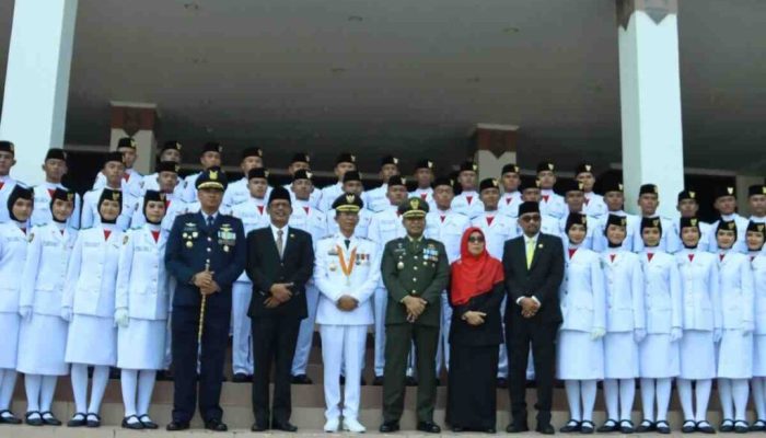 Pimpinan dan Anggota Dewan Kota Batam Hadiri Upacara HUT ke-81 RI di Dataran Engku Putri, Ketua DPRD Bacakan Teks Proklamasi