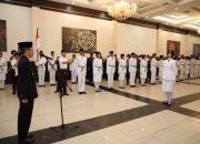 Amsakar Kukuhkan 50 Paskibraka Batam, Tekankan Disiplin dan Nilai Pancasila