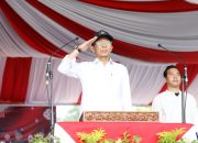 Jadi Inspektur Upacara HUT ke-81 RI, Amsakar Pimpin Pengibaran dan Li Claudia Penurunan Bendera
