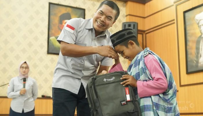 Senyum Anak-anak Warnai Khitanan Massal Bulan Bakti HUT ke-50 PT TIMAH di Kundur