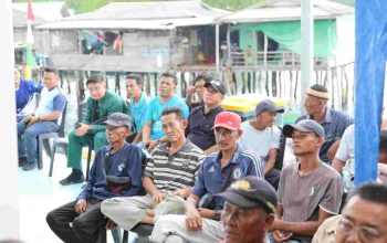 Realisasikan Pokir, Wakil Ketua I DPRD Kota Batam Serahkan 100 Mesin Ketinting untuk Nelayan se-Kecamatan Belakangpadang