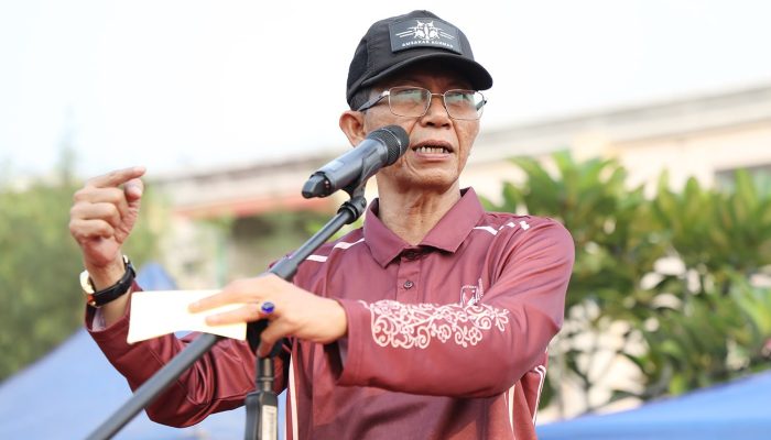 Amsakar Ikut Jalan dan Senam Bersama Ribuan Warga Batu Ampar, Tekankan Pentingnya Kekompakan