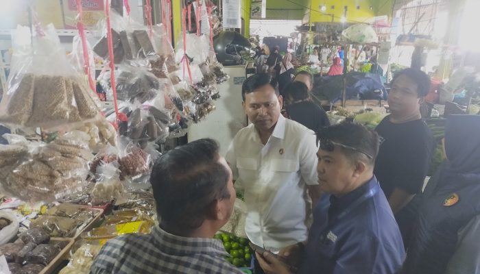 Wow Pengecer Resmi Bulog MinyaKita di Pasar Barek Motor Hanya 1, Harga di Atas HET