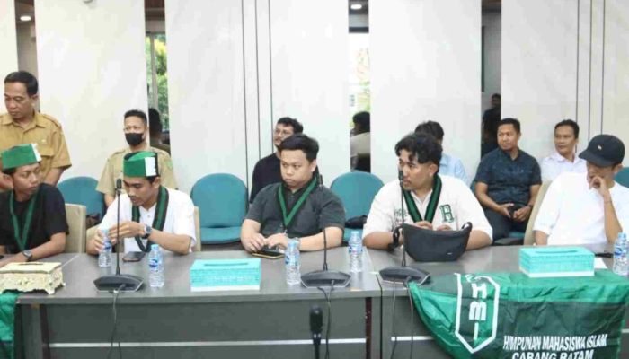 Terima Aksi Damai HMI, Ketua DPRD Batam Dukung Aspirasi Penanganan Karhutla