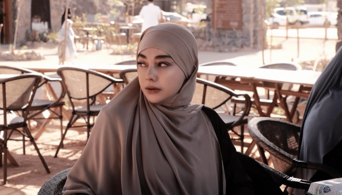 Alasan Celine Evangelista Pertimbangkan Tinggal di Madinah Bersama Anak-anaknya