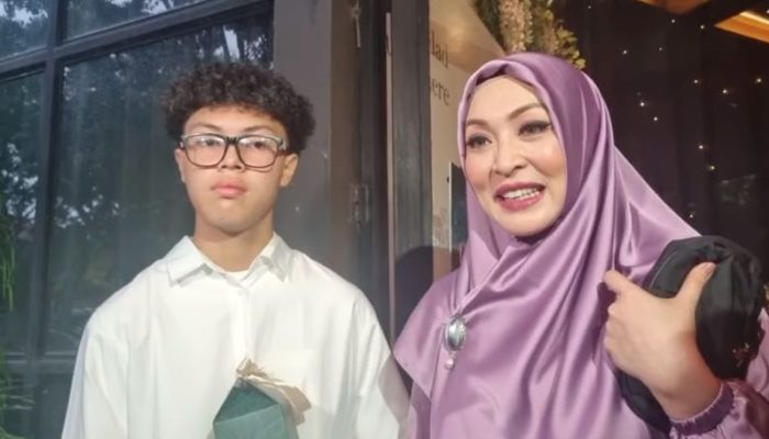 Angelina Sondakh Akui Terlalu Menekan Keanu Massaid, Kini Lebih Membebaskan Putranya